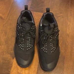 Almost Brand New Men’s Nike Huarache Ultras